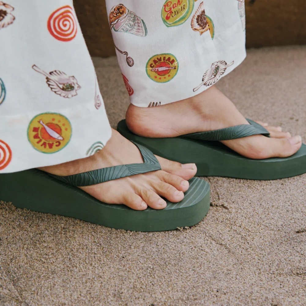 Lisa Says Gah Green Platform Flip Flops